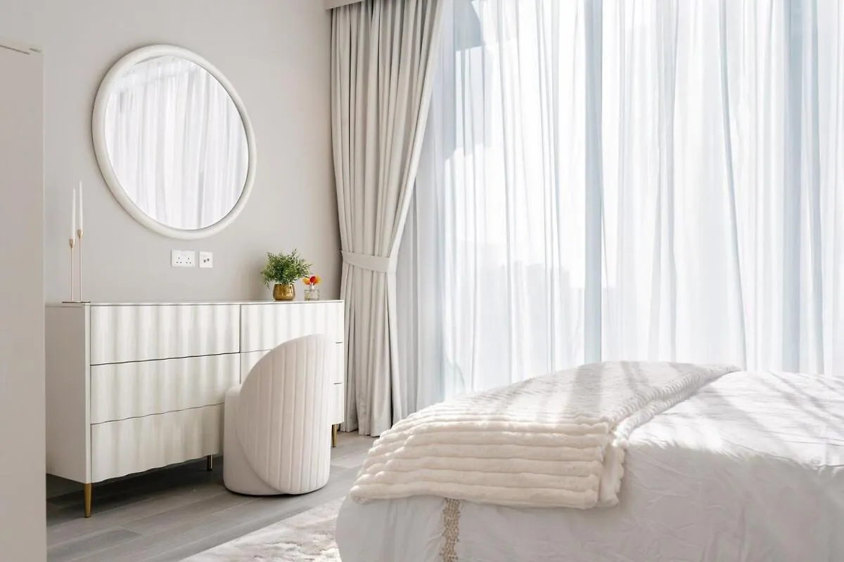 1 Bedroom Marina With Canal View Dubai Apartment